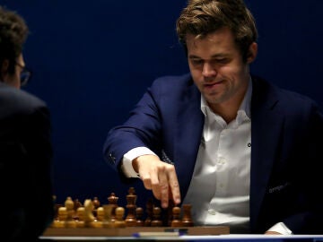 Magnus Carlsen durante una partida en 2021