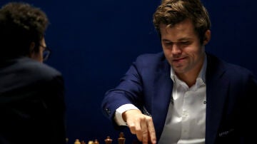 Magnus Carlsen durante una partida en 2021