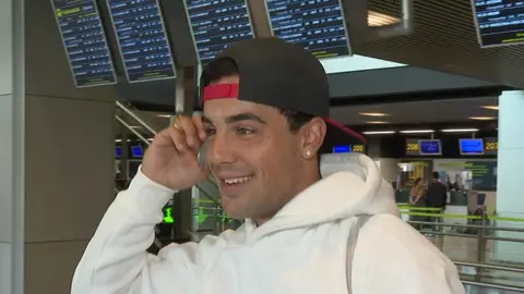 Óscar Casas en el aeropuerto Óscar Casas en el aeropuerto