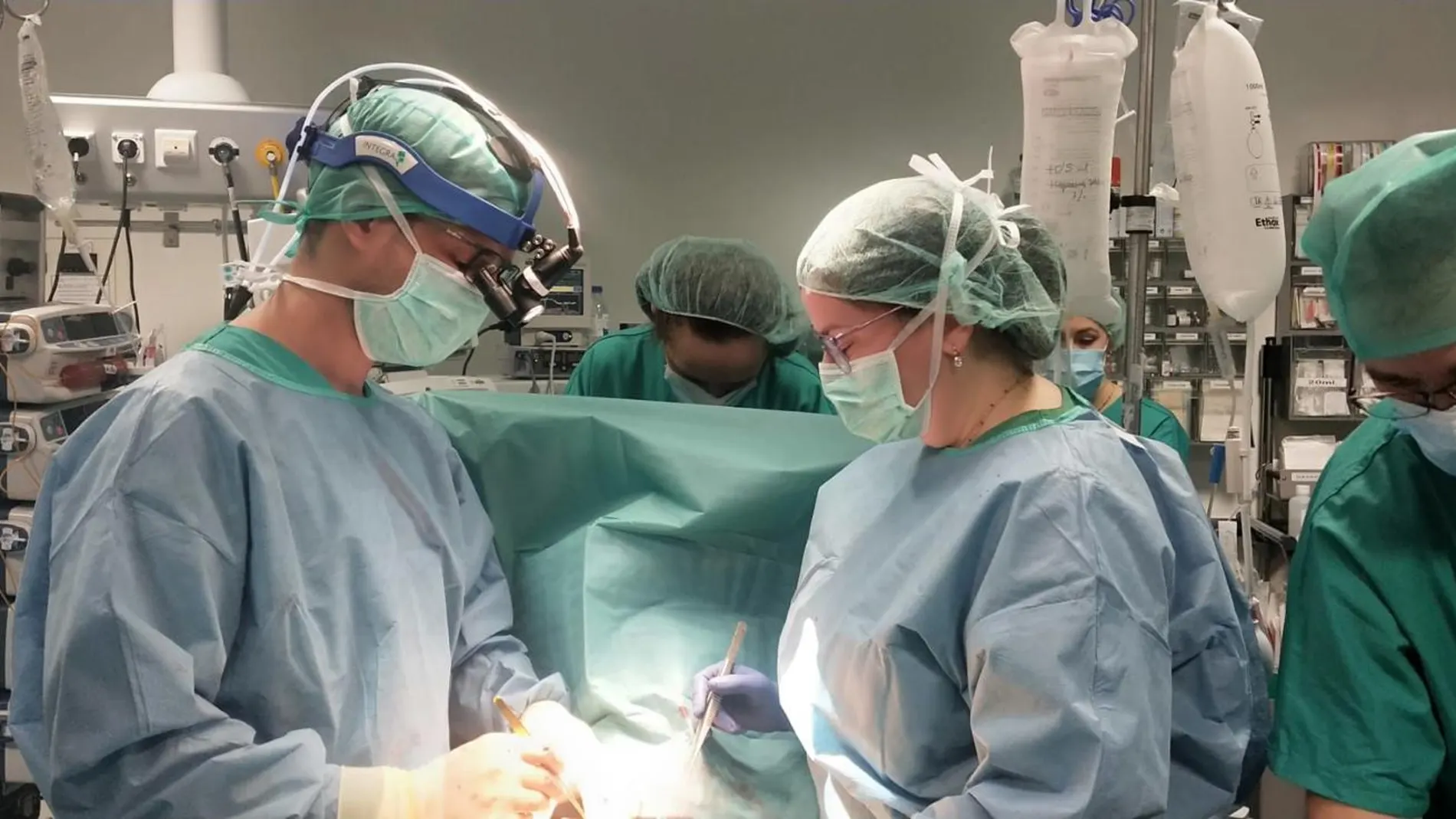 Primer caso en España: el hospital de A Coruña revierte la miocarditis fulminante de una niña sin necesidad de trasplante Primer caso en España: el hospital de A Coruña revierte la miocarditis fulminante de una niña sin necesidad de trasplante
