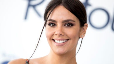 Cristina Pedroche reaparece con una diadema hecha también de leche materna: 