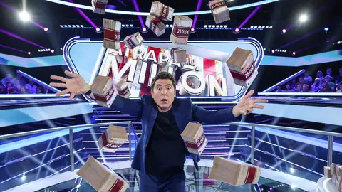 ¡Así es por dentro! Manel Fuentes enseña todo lo que no se ve del plató de Atrapa un millón ¡Así es por dentro! Manel Fuentes enseña todo lo que no se ve del plató de Atrapa un millón