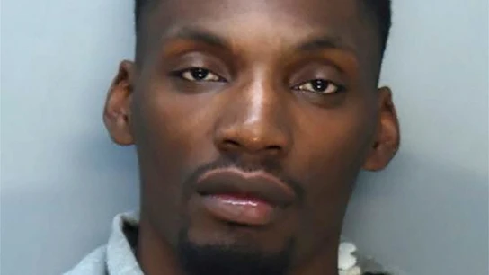 Fred Kerley posa en prisión después de ser arrestado en Miami Beach Fred Kerley posa en prisión después de ser arrestado en Miami Beach