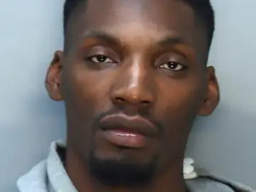 Fred Kerley posa en prisión después de ser arrestado en Miami Beach Fred Kerley posa en prisión después de ser arrestado en Miami Beach