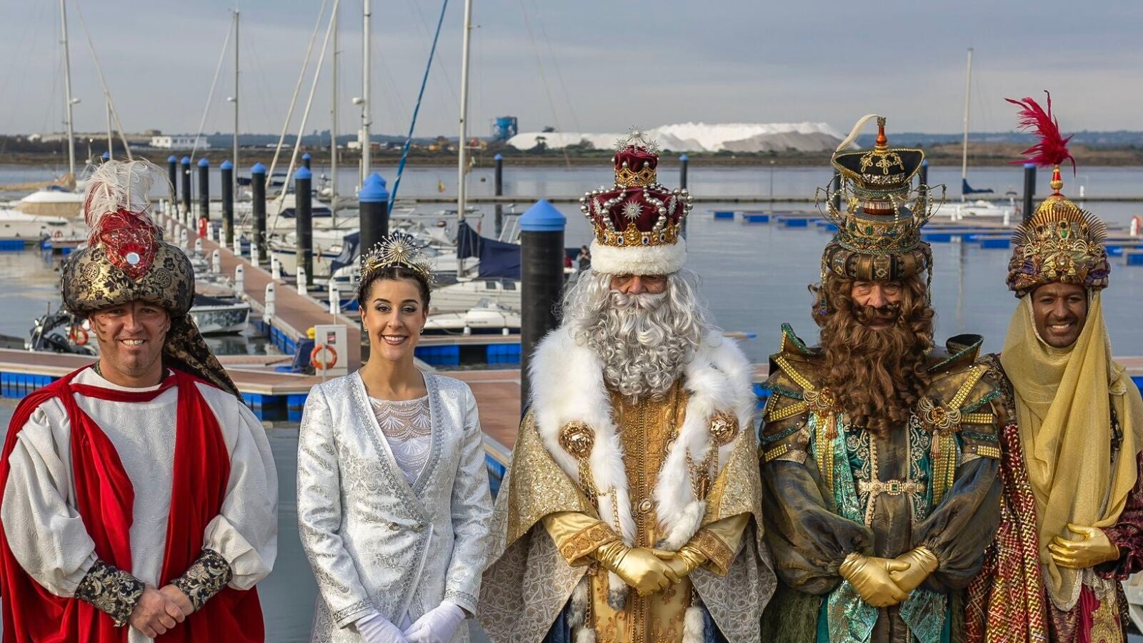 Carolina Marín guía a los Reyes Magos en la cabalgata de Huelva
