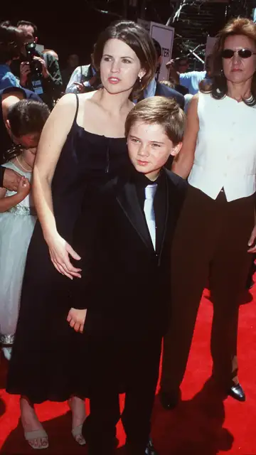 Jake Lloyd y su madre Lisa en la premier de Star Wars. Episodio I: La amenaza fantasma Jake Lloyd y su madre Lisa en la premier de Star Wars. Episodio I: La amenaza fantasma