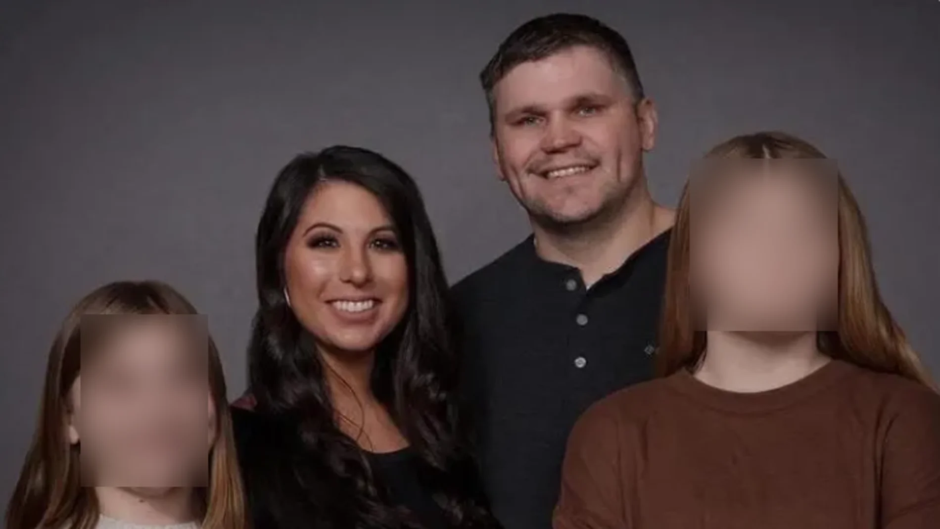 Imagen de Jennifer y Brandon Sheffield junto a sus dos hijas. Imagen de Jennifer y Brandon Sheffield junto a sus dos hijas.