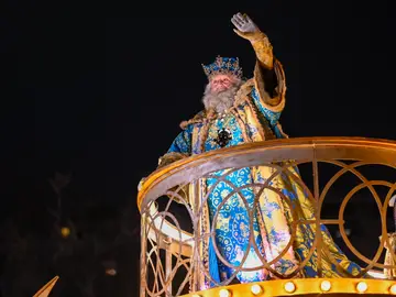 Cabalgata de los Reyes Magos por el centro de la ciudad de Madrid. Cabalgata de los Reyes Magos por el centro de la ciudad de Madrid.