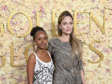 Angelina Jolie y su hija Zahara en los Globos de Oro 2025 Angelina Jolie y su hija Zahara en los Globos de Oro 2025