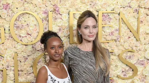 Angelina Jolie y su hija Zahara en los Globos de Oro 2025 Angelina Jolie y su hija Zahara en los Globos de Oro 2025