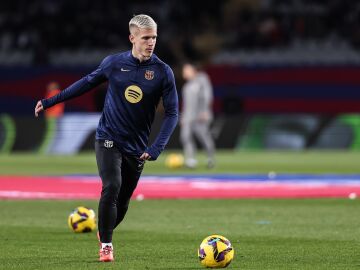 Dani Olmo calentando