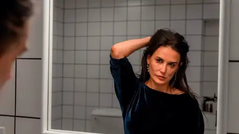 Demi Moore triunfa con 'La sustancia' y deja sin el Globo de Oro a Karla Sofía Gascón Demi Moore triunfa con 'La sustancia' y deja sin el Globo de Oro a Karla Sofía Gascón