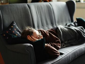 Mujer durmiendo la siesta