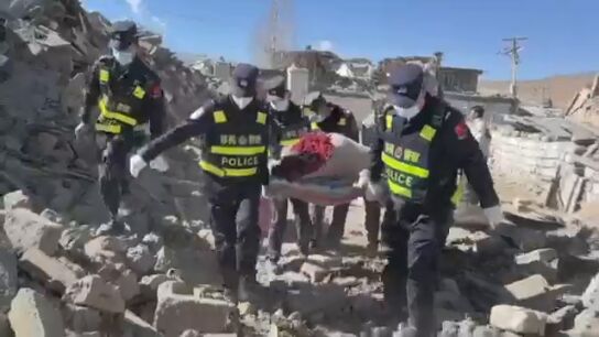 Al menos 126 muertos y m&aacute;s de un centenar de heridos en un terremoto de magnitud 7 en el T&iacute;bet 