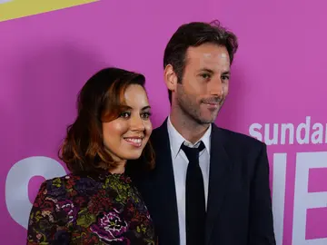 Aubrey Plaza y su marido Jeff Baena Aubrey Plaza y su marido Jeff Baena