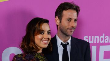 Aubrey Plaza y su marido Jeff Baena