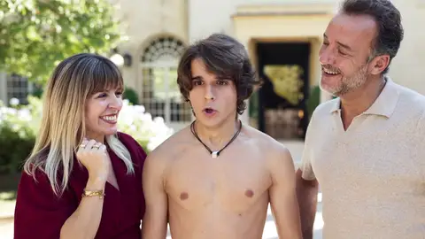 Así comienza Honor: los Aguilar sorprenden a Hugo por su cumpleaños sin imaginar que la tragedia les espera Así comienza Honor: los Aguilar sorprenden a Hugo por su cumpleaños sin imaginar que la tragedia les espera