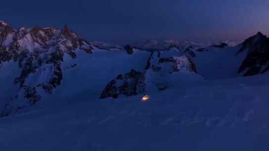 Leo Slemett y su incre&iacute;ble descenso nocturno en el Mont Blanc