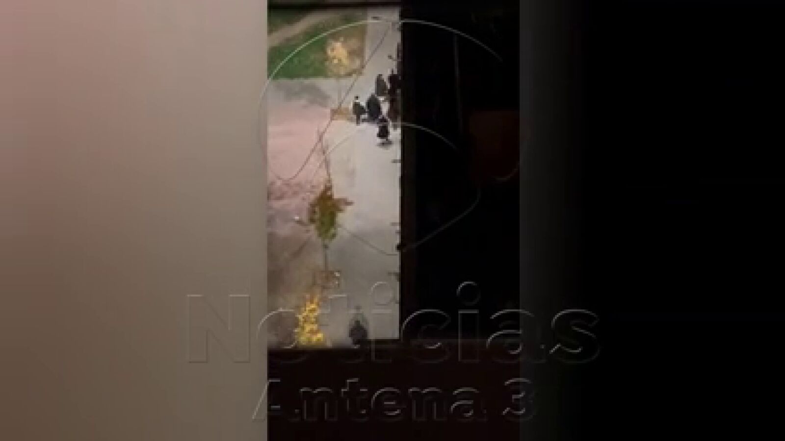Tiroteo entre clanes rivales en el barrio de La Mina: más de 150 disparos en plena noche y una herida leve por una bala perdida