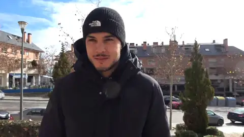 Carlo Costanzia atendiendo a la prensa Carlo Costanzia atendiendo a la prensa