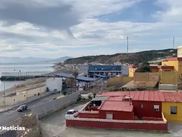 "Marruecos manda y el Gobierno traga. Nos toman el pelo": Melilla estalla por las trabas de Marruecos en las aduanas "Marruecos manda y el Gobierno traga. Nos toman el pelo": Melilla estalla por las trabas de Marruecos en las aduanas