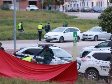 Guardia Civil en el lugar del apuñalamiento en Gerena