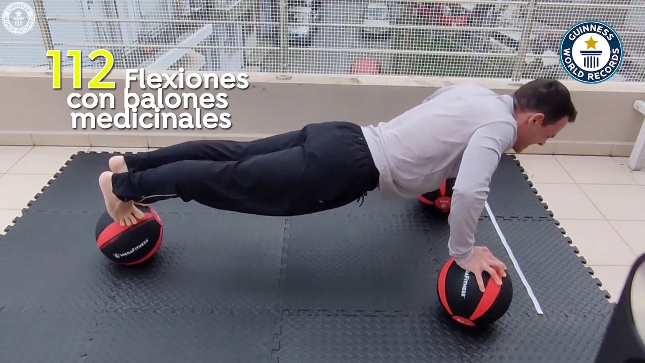 George Kotsimpos, el griego que ostenta nueve récords del mundo haciendo flexiones George Kotsimpos, el griego que ostenta nueve récords del mundo haciendo flexiones