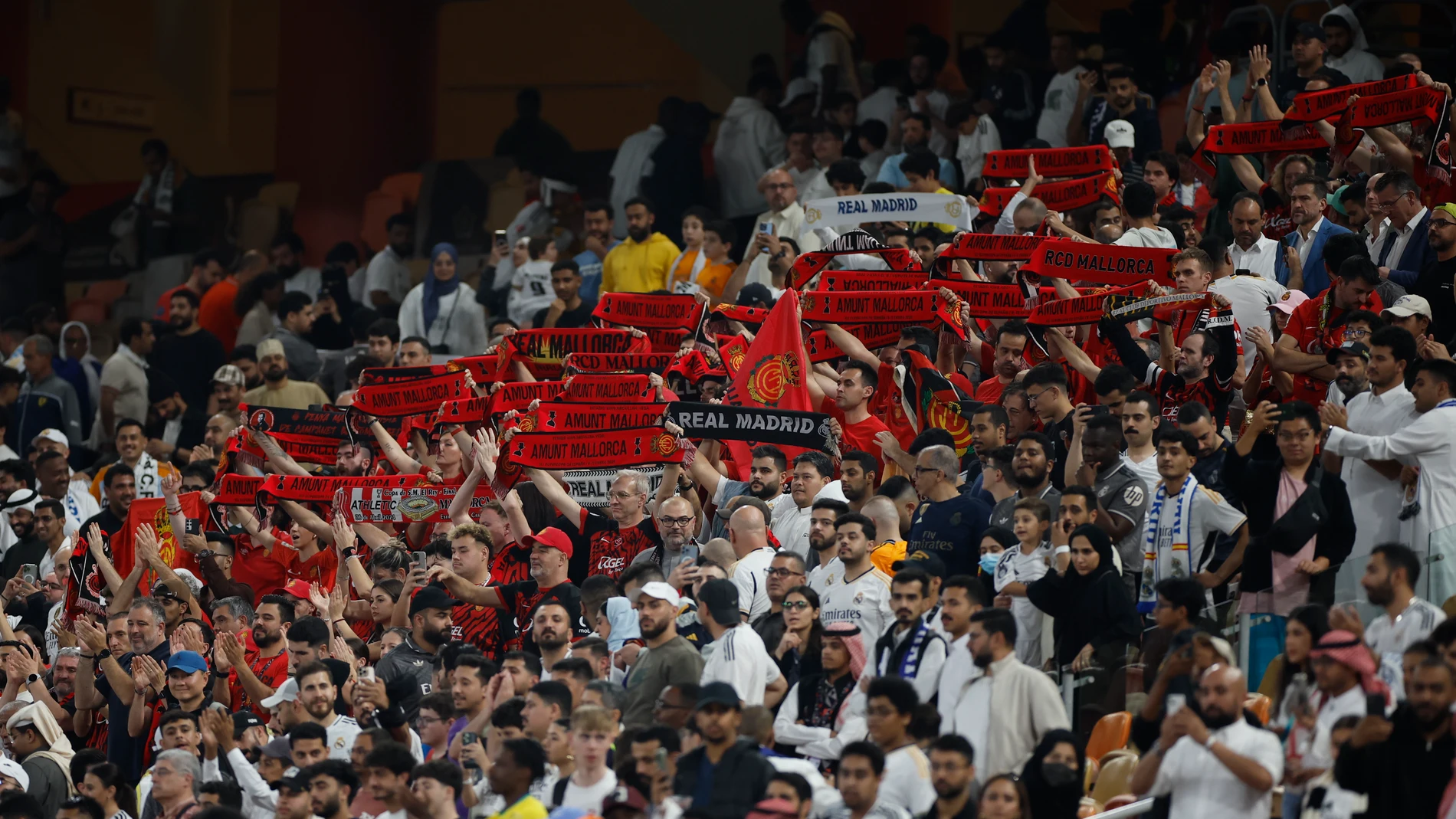Aficionados del Mallorca en el estadio King Abdullah de Yeda Aficionados del Mallorca en el estadio King Abdullah de Yeda