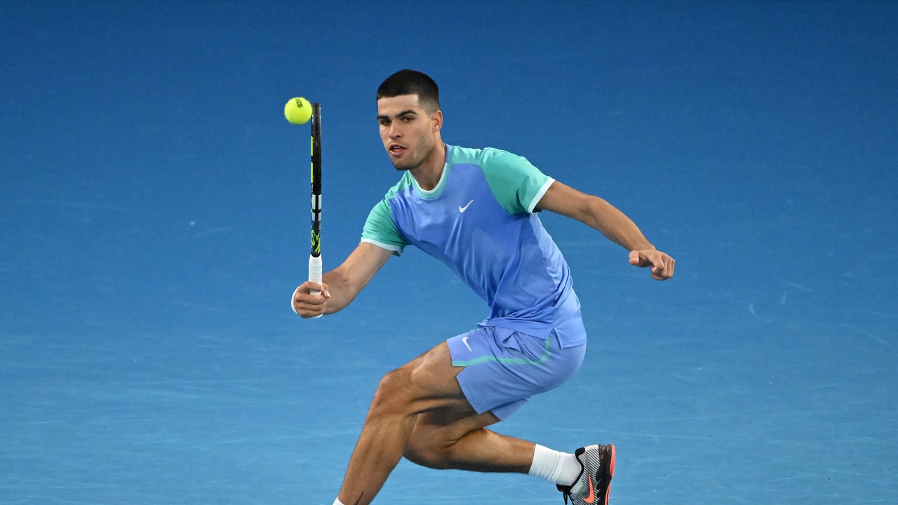 Carlos Alcaraz afina su puesta a punto de cara al Open de Australia con un triunfo ante Alexei Popyrin Carlos Alcaraz afina su puesta a punto de cara al Open de Australia con un triunfo ante Alexei Popyrin
