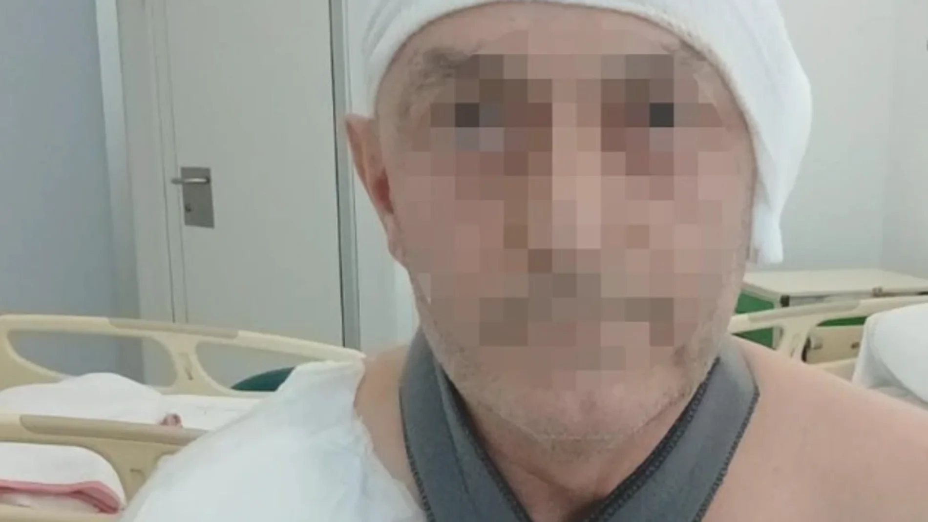 Varios jóvenes propinan una brutal paliza a un hombre cuando paseaba por El Malecón, en Murcia Varios jóvenes propinan una brutal paliza a un hombre cuando paseaba por El Malecón, en Murcia