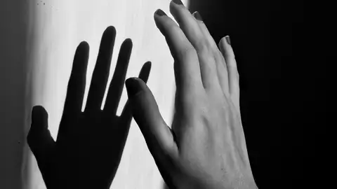 Drogada, violada y secuestrada en un búnker durante seis días Drogada, violada y secuestrada en un búnker durante seis días