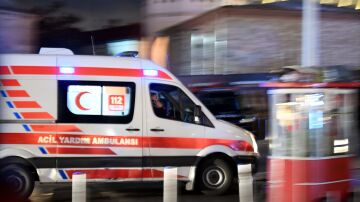 Imagen de archivo de una ambulancia en Estambul