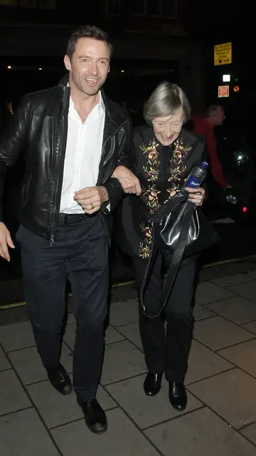 Hugh Jackman y su madre Grace McNeil Hugh Jackman y su madre Grace McNeil