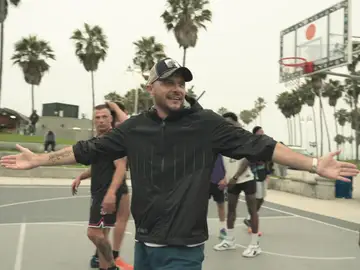 Después del tenis… ¡llega el baloncesto! Joaquín prueba un nuevo deporte en Venice Beach Después del tenis… ¡llega el baloncesto! Joaquín prueba un nuevo deporte en Venice Beach