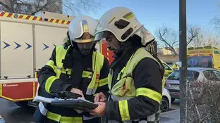 Mueren dos hombres en un incendio en una vivienda de Móstoles Mueren dos hombres en un incendio en una vivienda de Móstoles