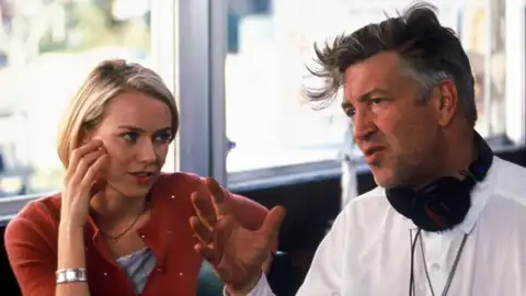 Naomi Watts y David Lynch en Mulholland Dr. en el 2001 Naomi Watts y David Lynch en Mulholland Dr. en el 2001