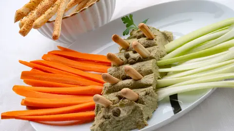 Paté de alcachofas y anacardos con crudités Paté de alcachofas y anacardos con crudités