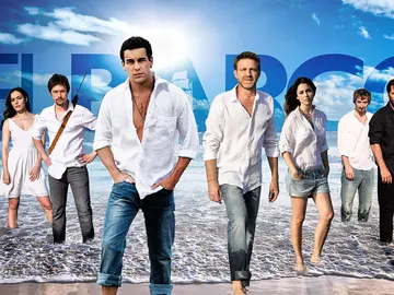 Blanca Suárez, Mario Casas, Iván Massagué, Irene Montalà, Juanjo Artero, Juan Pablo Shuk y Jan Cornet en El Barco Blanca Suárez, Mario Casas, Iván Massagué, Irene Montalà, Juanjo Artero, Juan Pablo Shuk y Jan Cornet en El Barco