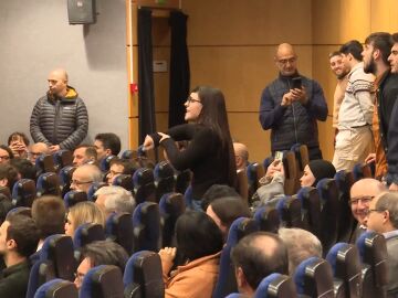 PIDEN LA DIMISIÓN DE MAZÓN EN LA TOMA DE POSESIÓN DE LA RECTORA