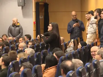 PIDEN LA DIMISIÓN DE MAZÓN EN LA TOMA DE POSESIÓN DE LA RECTORA PIDEN LA DIMISIÓN DE MAZÓN EN LA TOMA DE POSESIÓN DE LA RECTORA