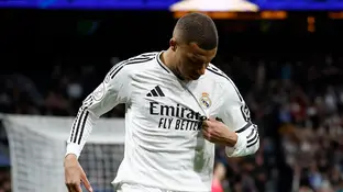 Mbappé se señala el escudo tras su golazo ante el Celta Mbappé se señala el escudo tras su golazo ante el Celta