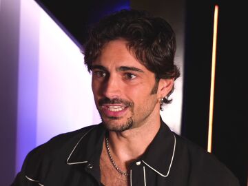 Rub&eacute;n Bernal nos cuenta c&oacute;mo ha sido el reencuentro de V&iacute;ctor y Mar&iacute;a en Sue&ntilde;os de libertad: "&Eacute;l siempre ha estado enamorado de ella"