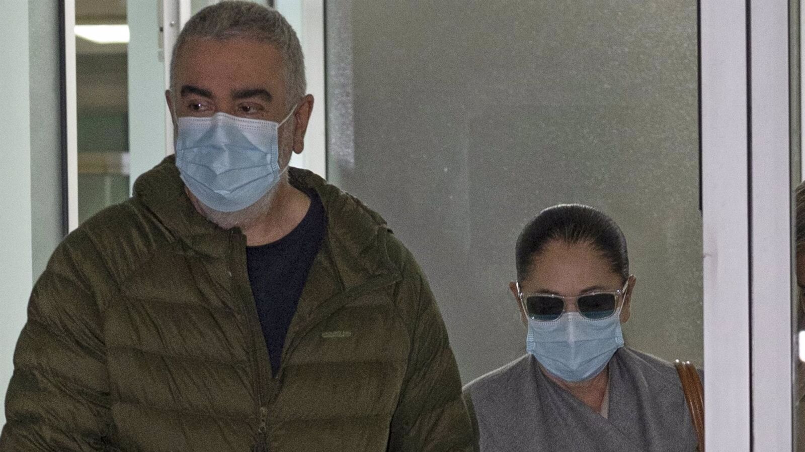Primeras imágenes de Isabel Pantoja y Agustín en el hospital donde se encuentra ingresada la hija de Anabel