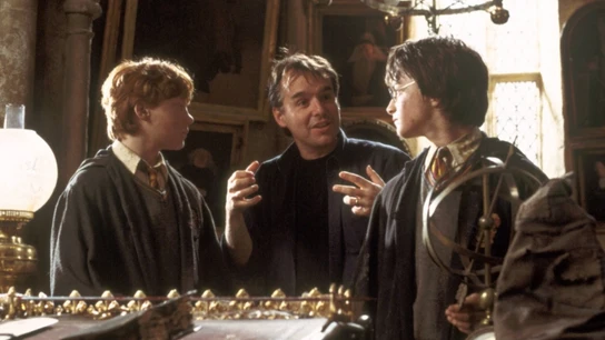 Daniel Radcliffe, Rupert Grint y Chris Columbus en la película Harry Potter y la cámara secreta. Daniel Radcliffe, Rupert Grint y Chris Columbus en la película Harry Potter y la cámara secreta.
