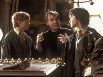 Daniel Radcliffe, Rupert Grint y Chris Columbus en la película Harry Potter y la cámara secreta. Daniel Radcliffe, Rupert Grint y Chris Columbus en la película Harry Potter y la cámara secreta.