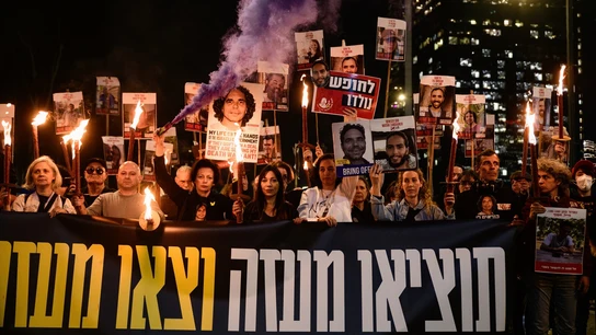 Manifestantes israelíes piden la vuelta de los rehenes y el fin de la guerra Manifestantes israelíes piden la vuelta de los rehenes y el fin de la guerra