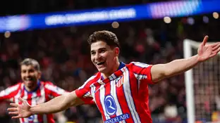 Julián Álvarez celebra su segundo gol al Leverkusen Julián Álvarez celebra su segundo gol al Leverkusen