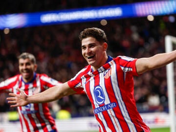 Julián Álvarez celebra su segundo gol al Leverkusen