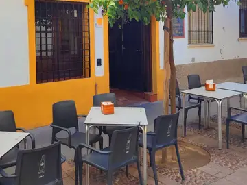 Confirmada la alta presencia de una bacteria en los montaditos de pringá causante de la intoxicación alimentaria de Córdoba. Confirmada la alta presencia de una bacteria en los montaditos de pringá causante de la intoxicación alimentaria de Córdoba.