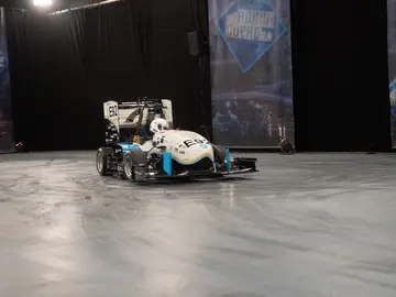¡A toda mecha! Marron muestra a Pecos el primer monoplaza de Fórmula 1 ¡A toda mecha! Marron muestra a Pecos el primer monoplaza de Fórmula 1